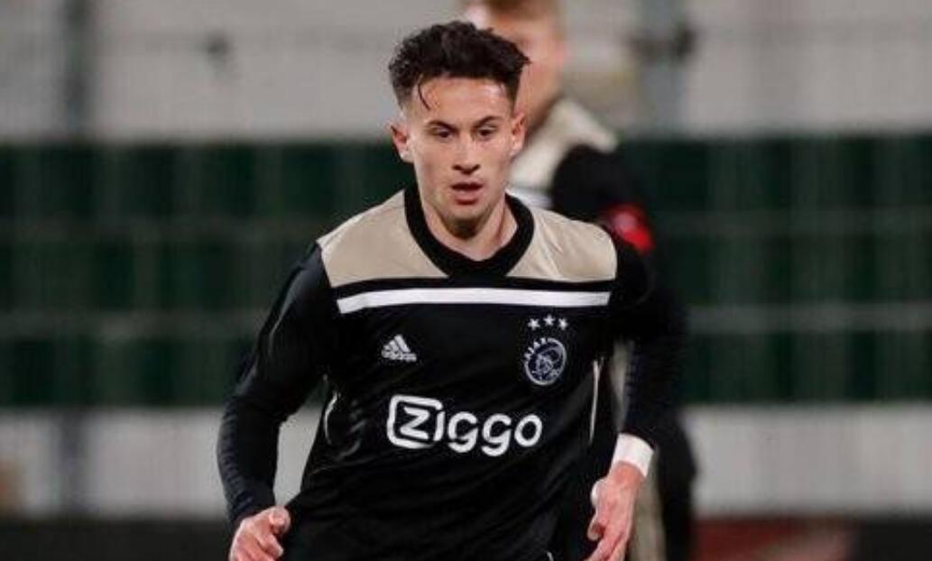 九游体育APP-冲刺阶段阿贾克斯备战国王杯，外线爆发细节曝光，信心回归，球探报告显示潜力