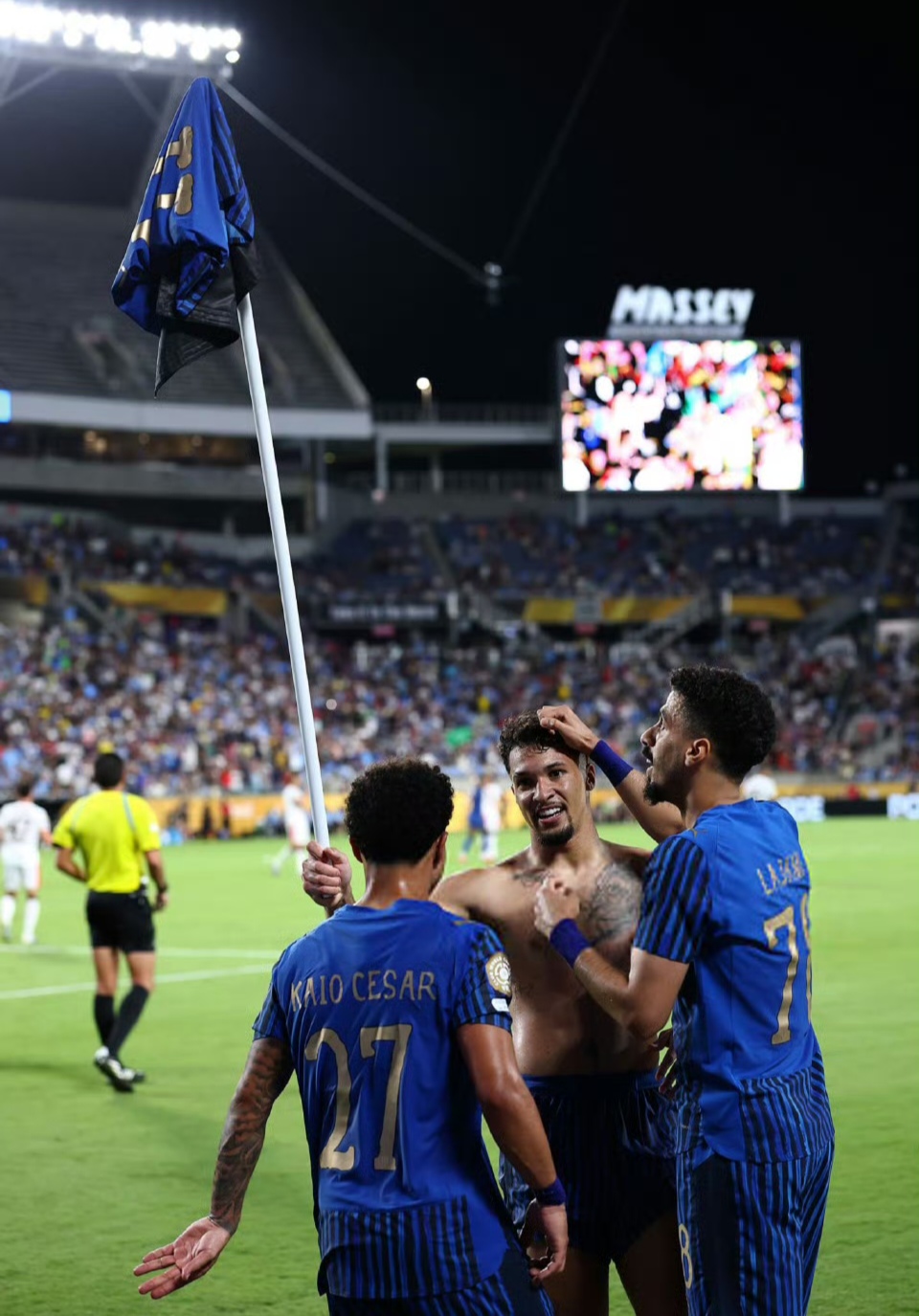 九游娱乐app-意甲赛程吃紧；拉齐奥窗口期外线爆发；赛场秩序良好；轮换策略成焦点