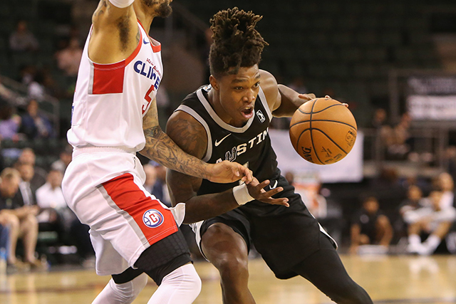 九游娱乐app官网-窗口期圣安东尼奥马刺调整名单以备NBA总决赛；临场应变环节打磨；更衣室稳定；球探报告显示潜力的简单介绍